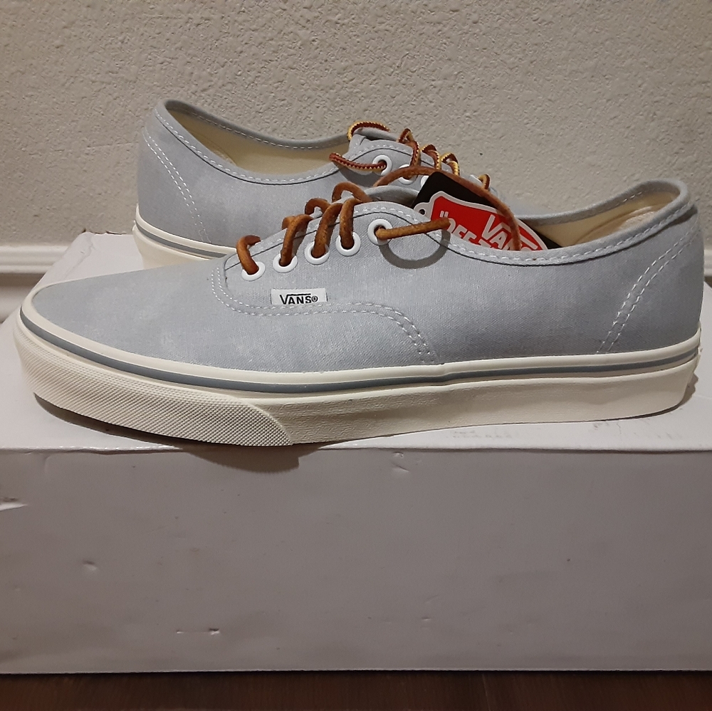Vans - Picture 1 of 4